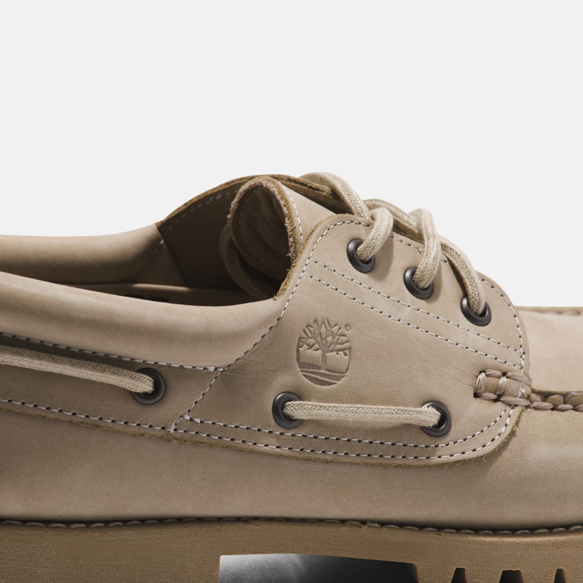 Buy Men s Heritage 3 Eye Classic Lug in Light Brown Nubuck Online at TIMBERLAND Timberland NZ